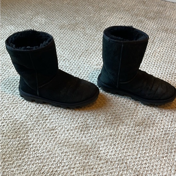 Black Uggs (short) - Picture 2 of 5